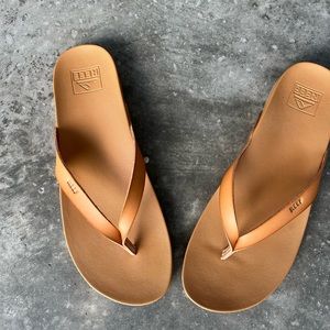 NWOT Men’s Reef sandals